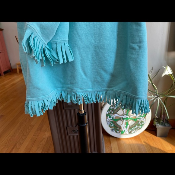 Sweatshirt beach coverup or just a great casual top - Picture 4 of 14